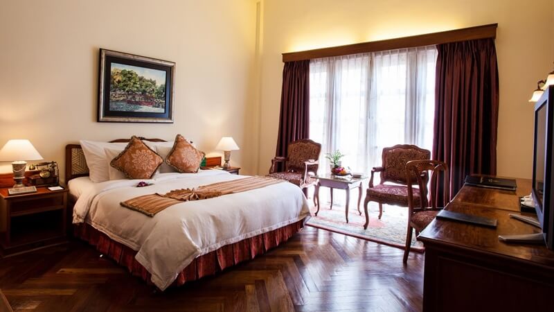 Colonial Pool Deluxe