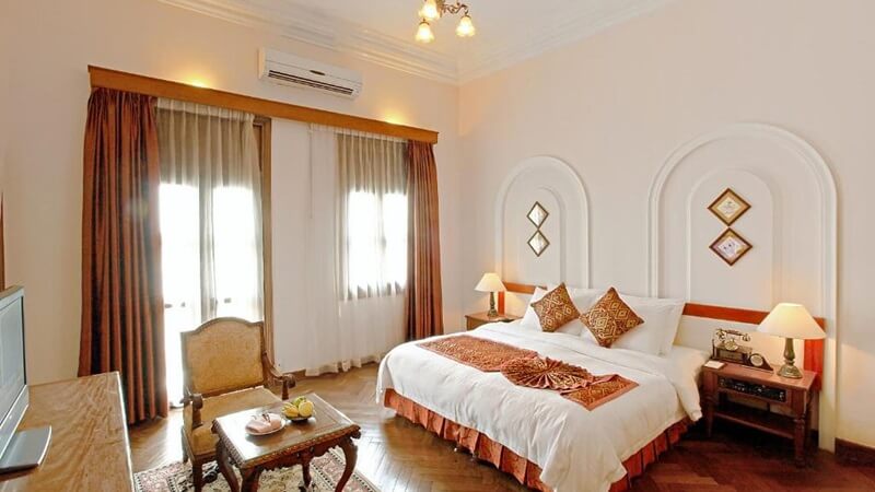 Colonial River Deluxe