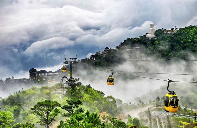 Cable car ride in Ba Na Hills