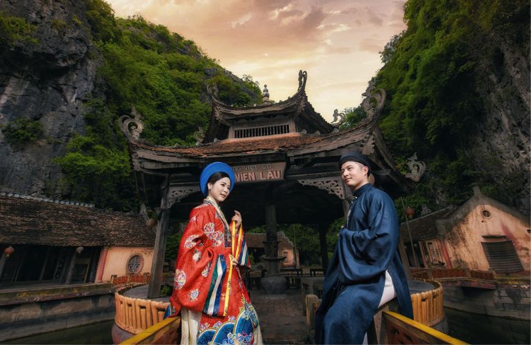 Wearing Vietnamese traditional costume in Ninh Binh