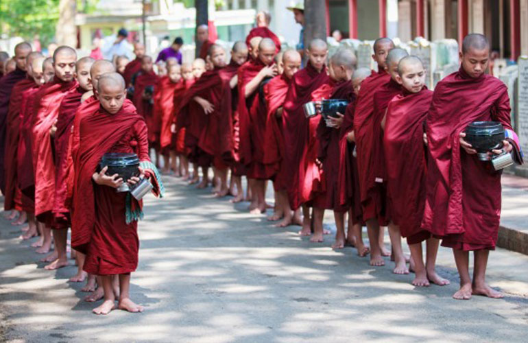 Daily alm in Maha Gandhayon Monastery