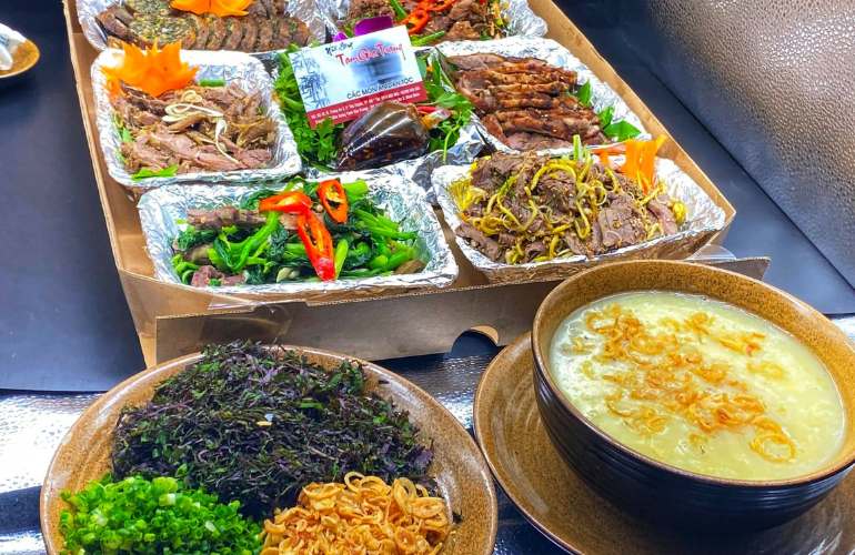 De Nui (Mountain Goats) - Ninh Binh specialties