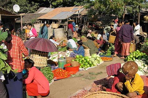 In the morning, we shall pay a visit to Nyaung Oo Market