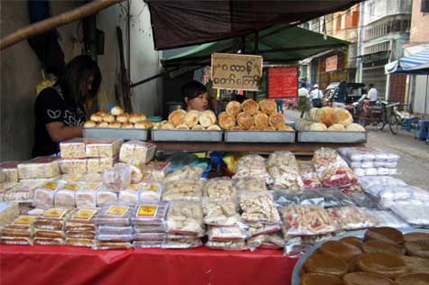 explore the captivating Bogyoke Market