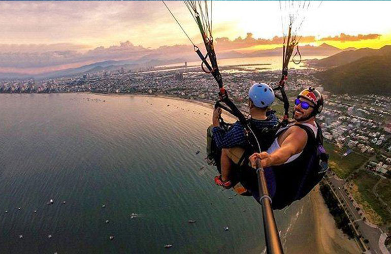 Skydiving in Da Nang