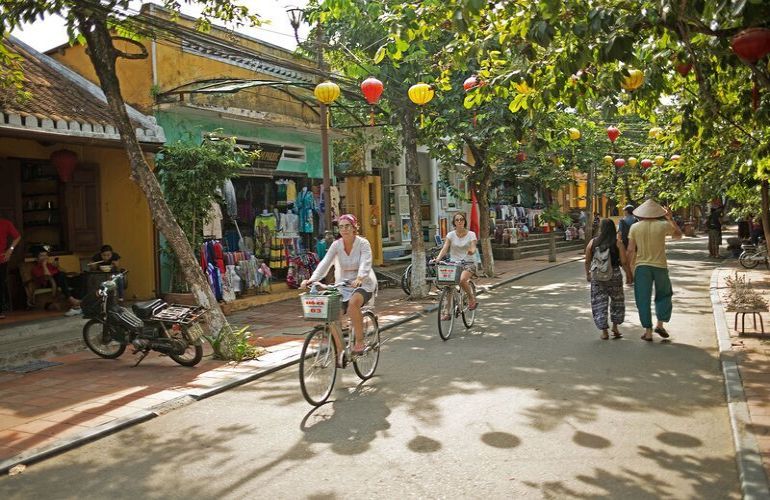 Cycling in Hoian on a journey to visit the peaceful land